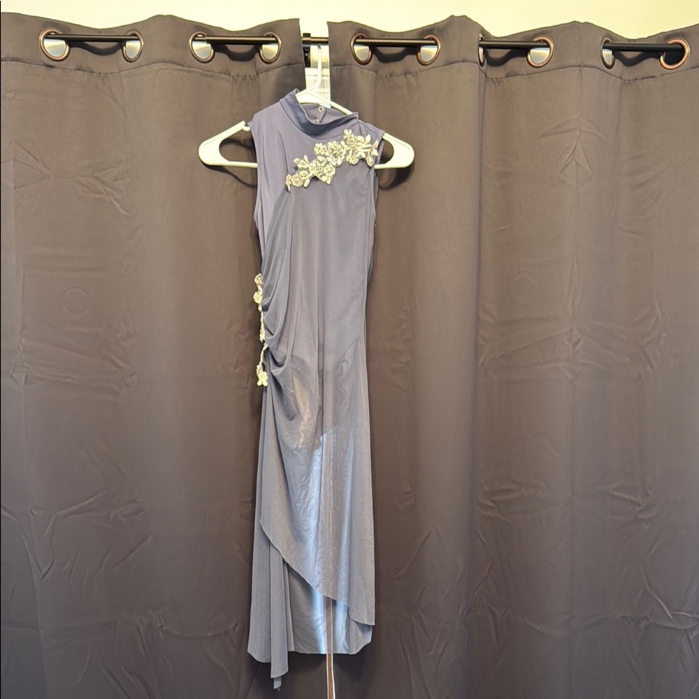 Elegant Sleeveless Dance Costume